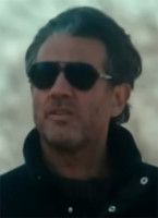 Bobby Cannavale wears Alexander Daas Victory sunglasses in the series Scarpetta.