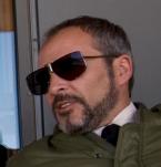 Fernando Guillén Cuervo wearing vintage Boris Becker sunglasses in the movie Qua