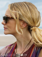Carey Mulligan wears Céline CL41370/S sunglasses in the movie The Ballad of Wallis Island.