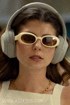 Emily Bader wears Le Specs Work It sunglasses in the movie People We Meet On Vacation.