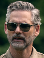 Eric Bana wears green Moscot Bjorn sunglasses in the series Untamed.