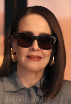 Sarah Paulson wears Oliver Peoples OV5564 Ollice sunglasses in the series All's Fair.