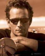 Luke Perry wearing Serengeti Vedi on a promotional photo from Serengeti Eyewear