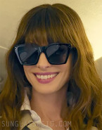 Anne Hathaway wears Celine CL40090I sunglasses in the movie The Idea Of You.