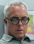 Titus Welliver wears IZIPIZI #C Black eyeglasses in the series Bosch, season 7, episode 8.
