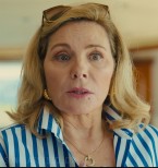 Kim Cattrall wears a pair of brown sunglasses with tortoise overlay in the movie About My Father (2023).