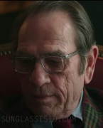 Tommy Lee Jones wears Oliver Peoples Lachman eyeglasses in the movie The Burial (2023).
