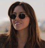 Aubrey Plaza wears Ray-Ban RB3847N Oval Double Bridge sunglasses in the 2023 movie Operation Fortune.