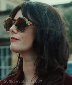 Kaya Scodelario wears colorful Tory Burch Eleanor TY7210U sunglasses in Season 2, Episode 2 of The Gentlemen.