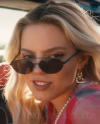 Reneé Rapp wears Tory Burch TY6088 Eleanor sunglasses in Mean Girls.