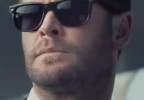 Chris Hemsworth wears a pair of Oliver Peoples Oliver Sun sunglasses in the movie Crime 101.