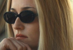 Sarah Pidgeon as Carolyn Bessette wears black Selima Optique Carolyn (based on The Aldo) sunglasses in the series Love Story.