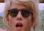 Laura Dern wears Oliver Peoples O’Malley sunglasses in Jurassic Park.