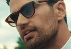 Theo James wears unidentified sunglasses in Season2, Episode 4 of the Netflix series The Gentlemen.