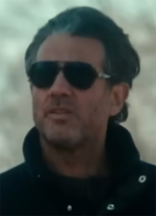 Bobby Cannavale wears Alexander Daas Victory sunglasses in the series Scarpetta.