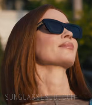 Emily Blunt wears Burberry BE4454 sunglasses in The Devil Wears Prada 2.