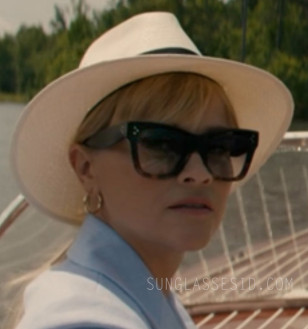 Reese Witherspoon wears Celine CL41089 sunglasses in the movie You're Cordially Invited.