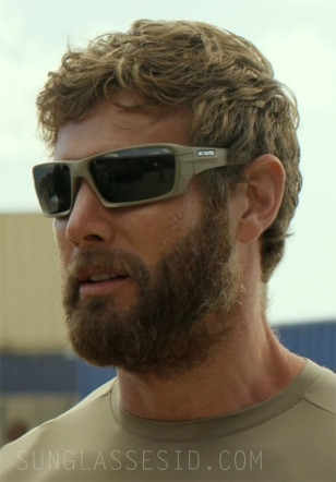 Tom Hopper wears ESS Rollbar wrap sunglasses in The Terminal List: Dark Wolf.