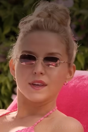 Lexi Minetree as wears Gucci GG1648S 005 Gold Pink sunglasses in the series Elle.