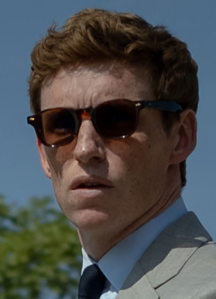 Eddie Redmayne wears Jacques Marie Mage Zephirin sunglasses in the series The Day of the Jackal.
