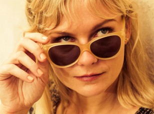 Kirsten Dunst wears L.G.R. Alexandria sunglasses in The Two Faces of January.