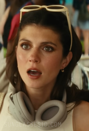 Emily Bader wears Le Specs Work It sunglasses in the movie People We Meet On Vacation.