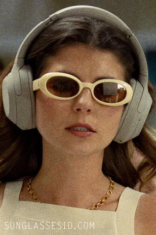 Emily Bader wears Le Specs Work It sunglasses in the movie People We Meet On Vacation.