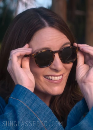 Tina Fey wears Moscot Momza Sun sunglasses in Episode 3 of The Four Seasons.