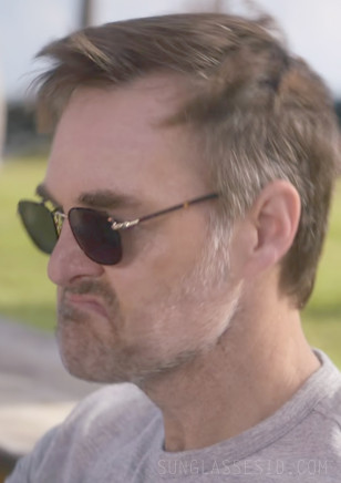 Tina Fey wears Moscot Schlep Sun sunglasses in Episode 3 of The Four Seasons.