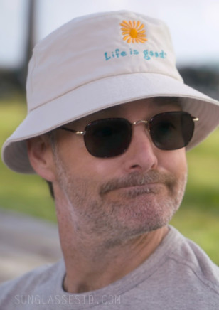 Tina Fey wears Moscot Momza Sun sunglasses in Episode 3 of The Four Seasons.