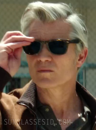 Timothy Olyphant wears Ray-Ban RB2132 New Wayfarer sunglasses in the series Lucky.
