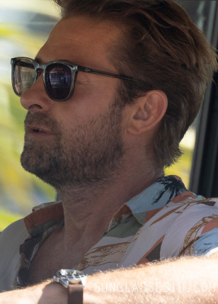 Scott Speedman wears Ray-Ban RB2210 sunglasses in R.J. Decker.