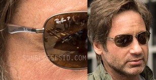 David Duchovny as Fox Mulder wears a pair of Ray-Ban RB3519 sunglasses in The X-Files.