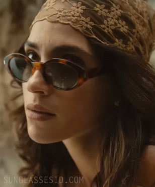 Adria Arjona wears Saint Laurent SL 567 sunglasses in the 2027 remake of The Thomas Crown Affair.