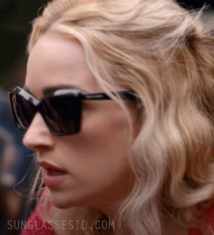 Brianne Howey wears Saint Laurent SL 657 sunglasses in Season 3 of the series Ginny & Georgia.