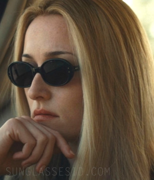 Sarah Pidgeon as Carolyn Bessette wears black Selima Optique Carolyn (based on The Aldo) sunglasses in the series Love Story.