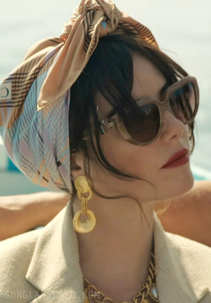 Kaya Scodelario wears Tiffany TF4238U sunglasses in Season 2 of The Gentlemen, during the Italy visit.