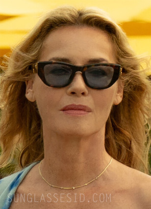 Connie Nielsen wears Vada Kaubōi sunglasses in the movie Nobody 2.