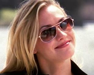 Yvonne Strahovski (as Sarah Walker) wearing a pair of aviator sunglasses in the 