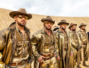All stunt men in the scene wear the same gold Ryan Gosling wears gold American Optical Original Pilot sunglasses.