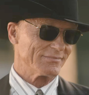 Ed Harris wears a pair of square aviator sunglasses in the series Dutton Ranch (2026).