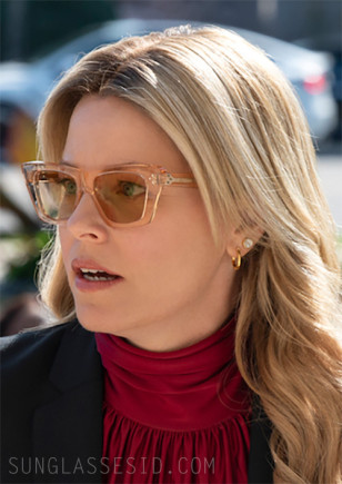 Elizabeth Banks wears Céline S187 sunglasses in the series The Better Sister.
