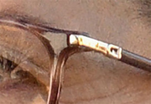 The unique gold hinge is what led to the identification of this Furla VFU591 frame.