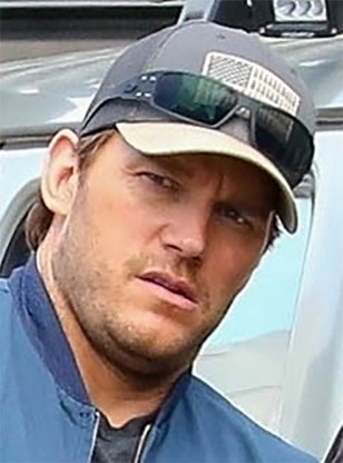 Chris Pratt wears a pair of black Gatorz Magnum tactical sunglasses.