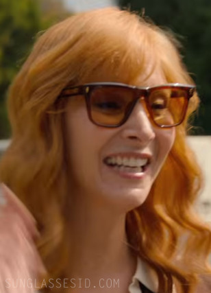Lisa Kudrow wears sunglasses in the third season of The Comeback.
