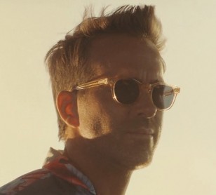 Ryan Reynolds wears Oliver Peoples Cary Grant sunglasses in Red Notice.