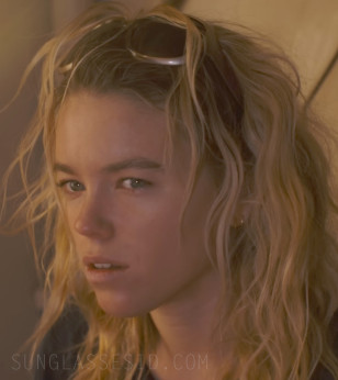 Milly Alcock wears oversized sunglasses in the Supergirl.