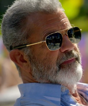 Mel Gibson wears Randolph Engineering Aviator sunglasses in the movie Panama.