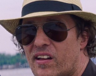 The Ray-Ban Aviator glasses in the film seem to have a Gunmetal color frame.