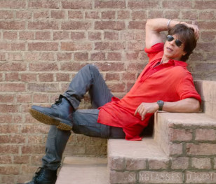 Shah Rukh Khan wearing Ray-Ban 3025 Aviator sunglasses in the movie Dunki.